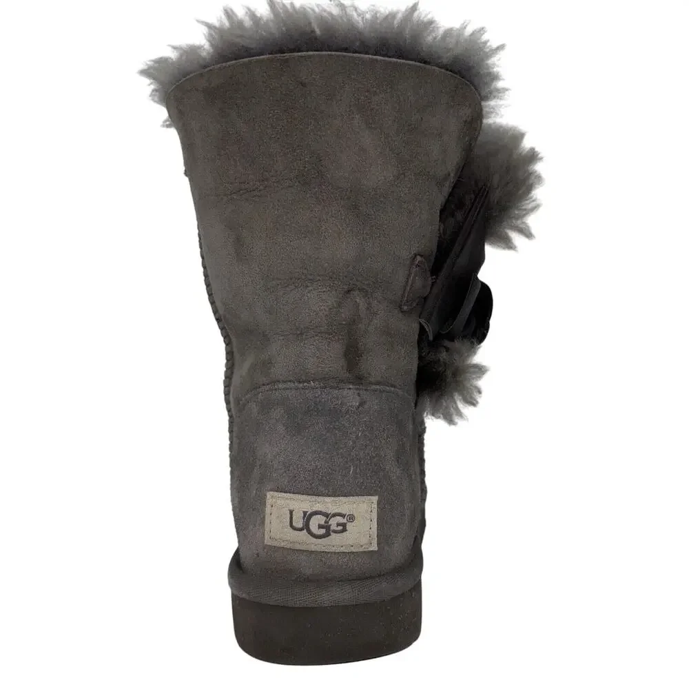 UGG Women's Daelynn Boots Size 8 Charcoal Gray Classic Short Sheepskin Lined Bow